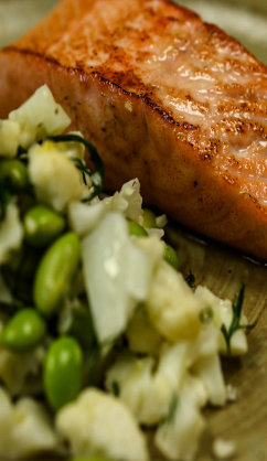 Grilled salmon with cauliflower